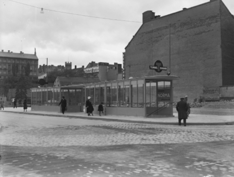 Tunnelbanestationen Södra Bantorget (nuvarande Medborgarplatsen) 1933.