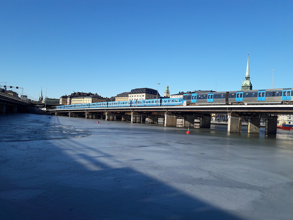 Tunnelbanebro från Slussen till Gamla stan